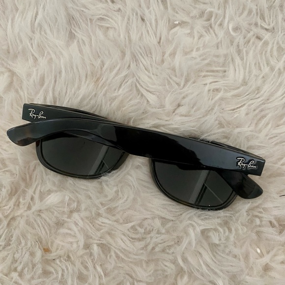 Ray Ban New Wayfarer Tortoise - Picture 3 of 5